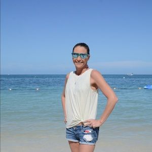 Meet your Posher, Danielle